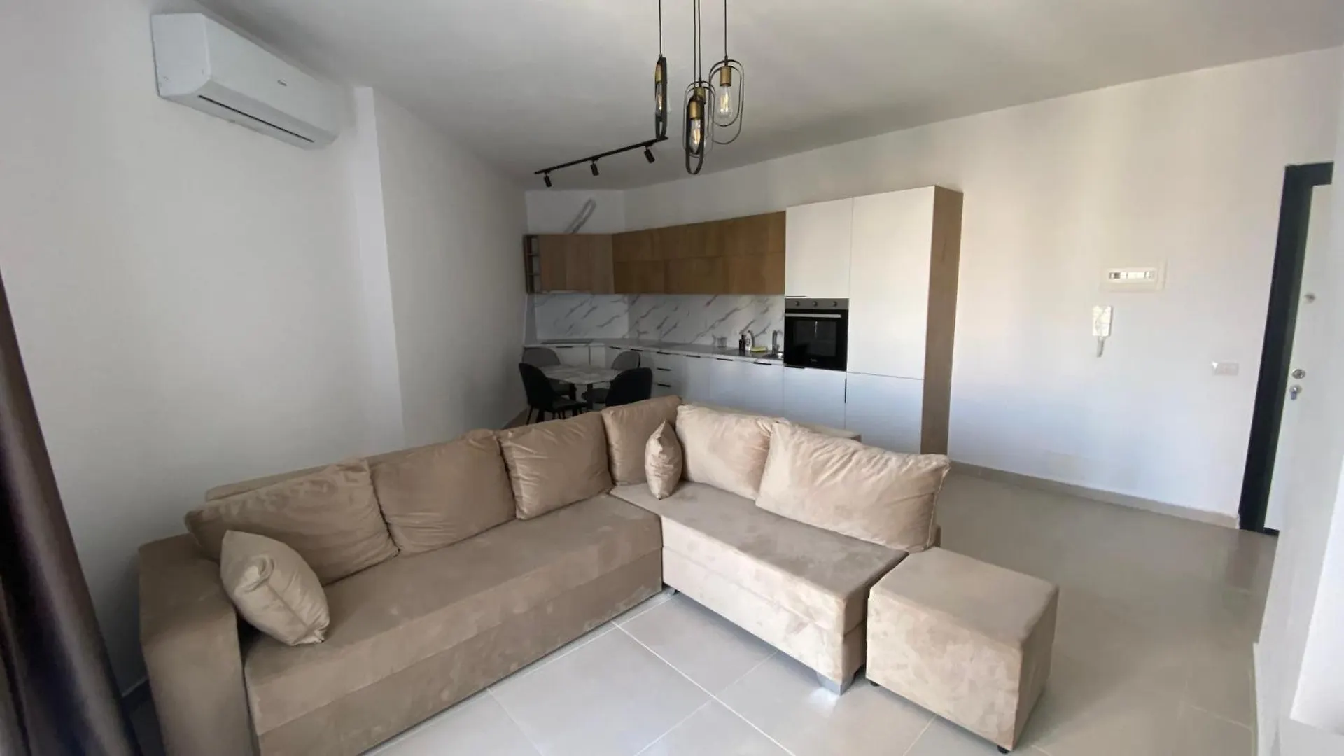 Family Retreat On The Beach By Wave Apartments contacts