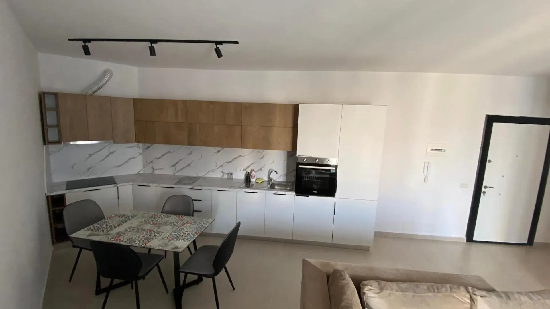 Family Retreat On The Beach By Wave Apartments Durres